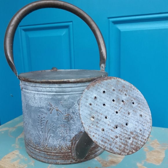 LARGE Vintage Watering Can Rustic Metal Pitcher - Picture 4 of 15